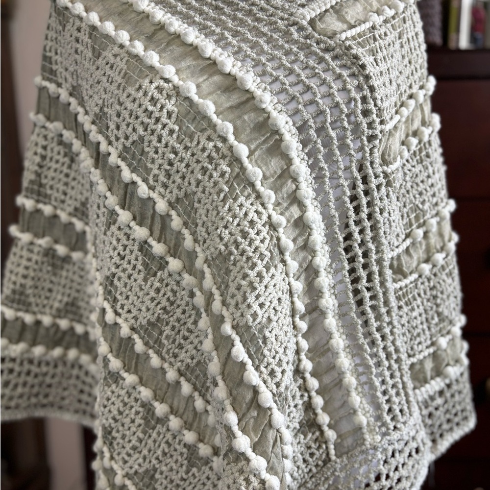 Fadivo New York Crochet shawl/Poncho light green size OS - Picture 3 of 7